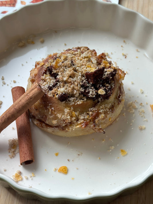 Apple Crumble Cinnamon Bun